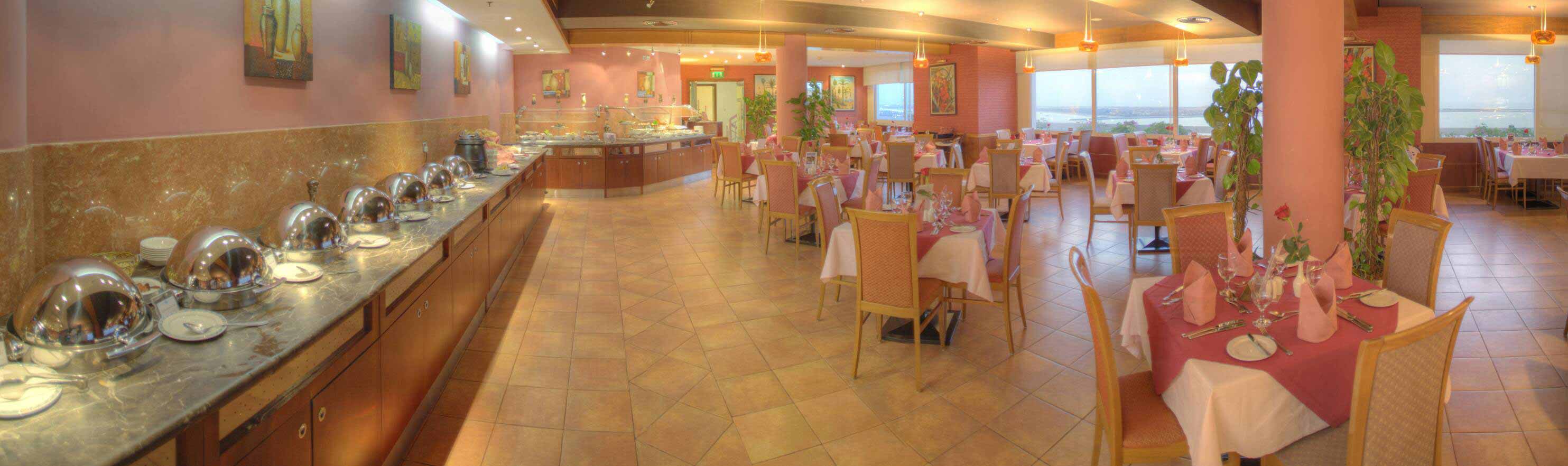 Hotel with restaurants, cafe and bar in Abu Dhabi Al Diar Capital Hotel